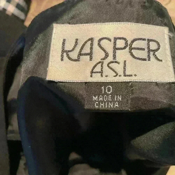 Kasper tank  top. Has black sequins - Picture 4 of 5